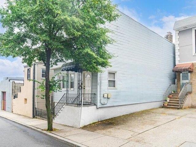 House for sale in Hudson, New Jersey