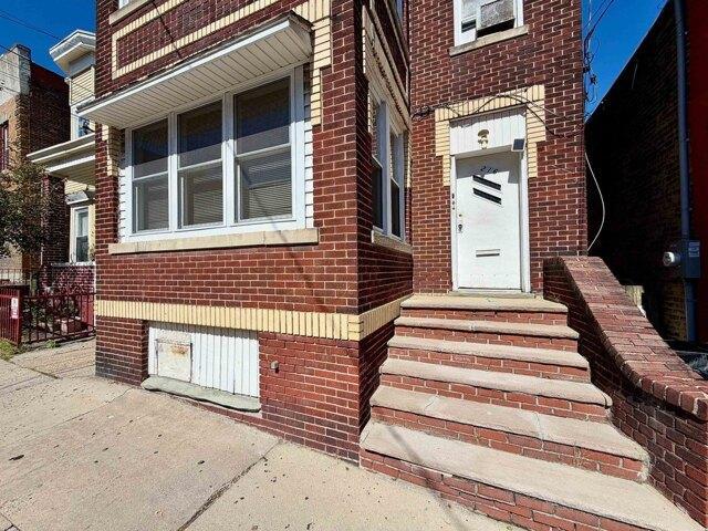 House for sale in Hudson, New Jersey