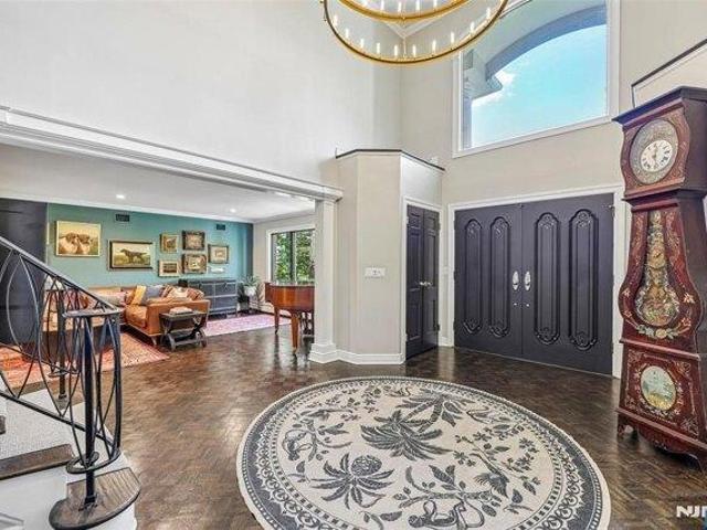 House for sale in Woodcliff Lake, New Jersey