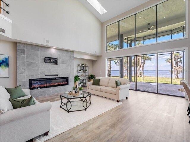 House for sale in Yalaha, Florida