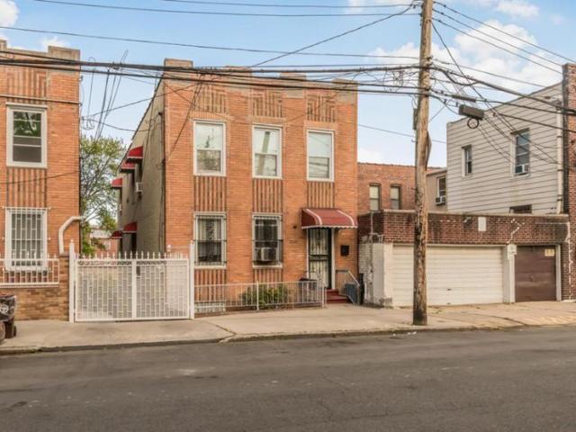 House for sale in The Bronx, Arverne