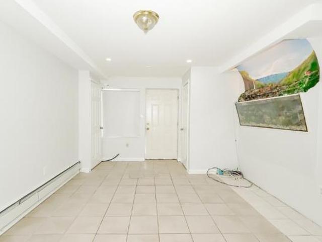 House for sale in The Bronx, Arverne