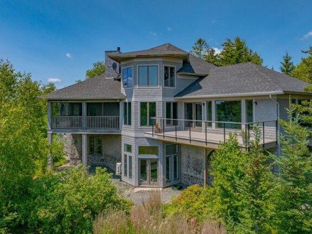 House for sale in Brooksville, Hancock County