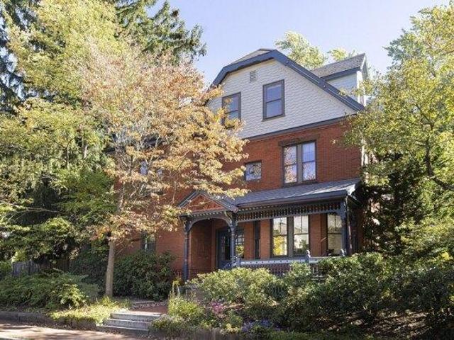 House for sale in Avon Hill, Cambridge
