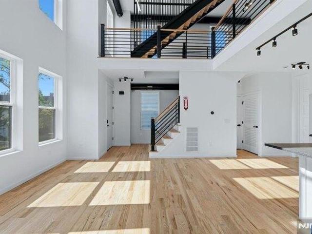 House for sale in East Orange, Essex County