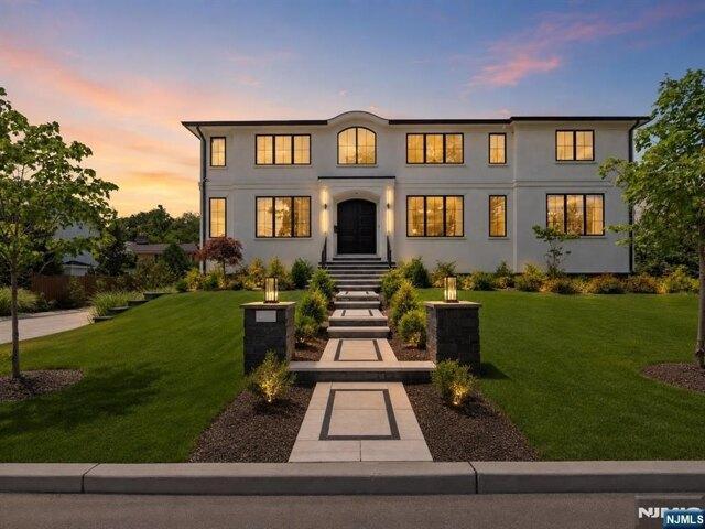 House for sale in Englewood Cliffs, New Jersey