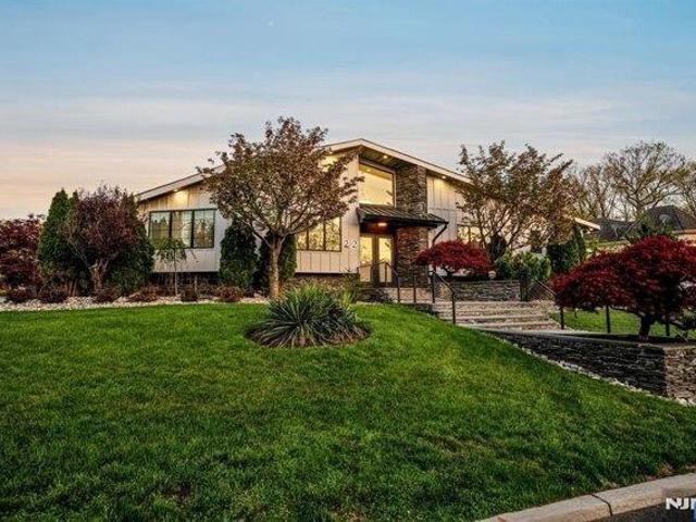 House for sale in Englewood Cliffs, New Jersey