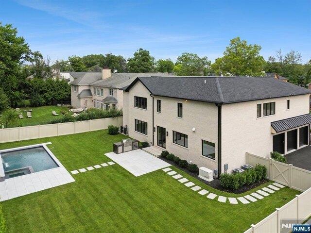 House for sale in Englewood Cliffs, New Jersey