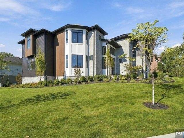 House for sale in Englewood Cliffs, Bergen County