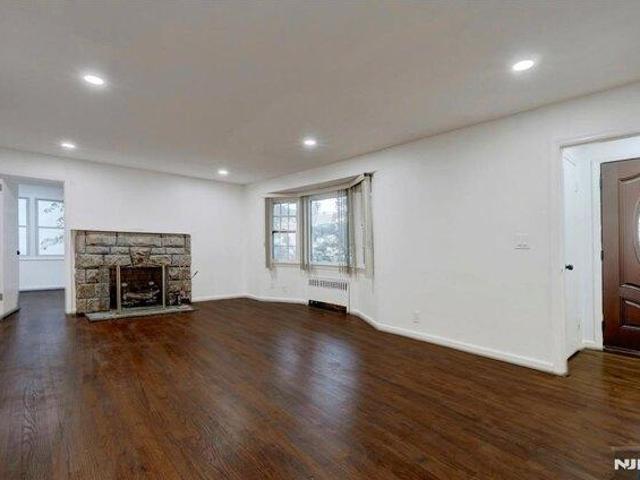 House for sale in Fair Lawn, New Jersey