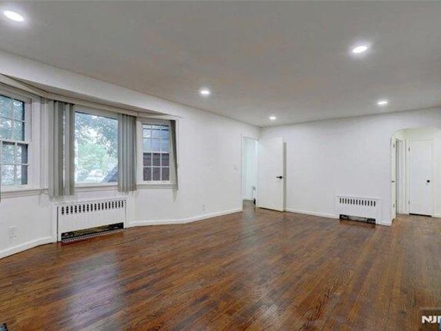 House for sale in Fair Lawn, New Jersey