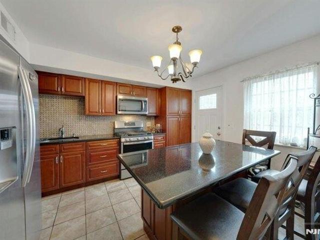 House for sale in Fort Lee, New Jersey
