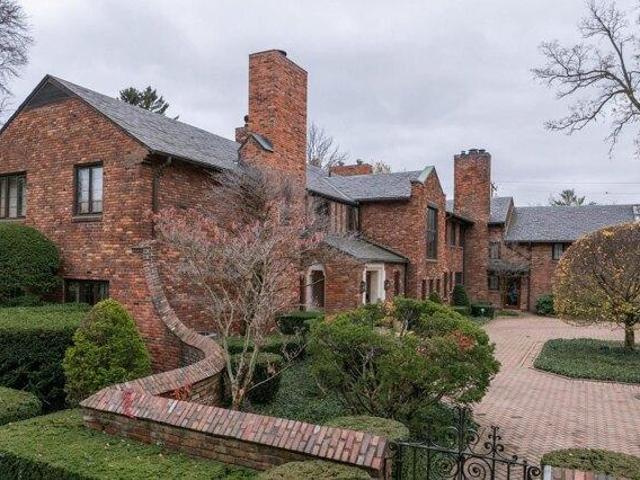 House for sale in Grosse Pointe