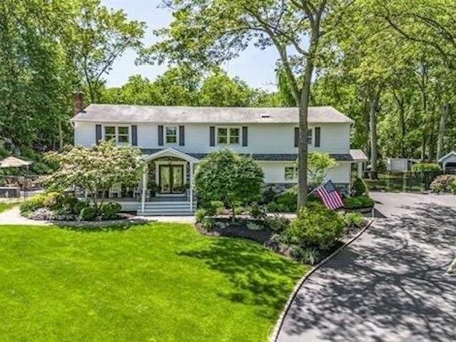 House for sale in Hauppauge House for sale in Hauppauge
