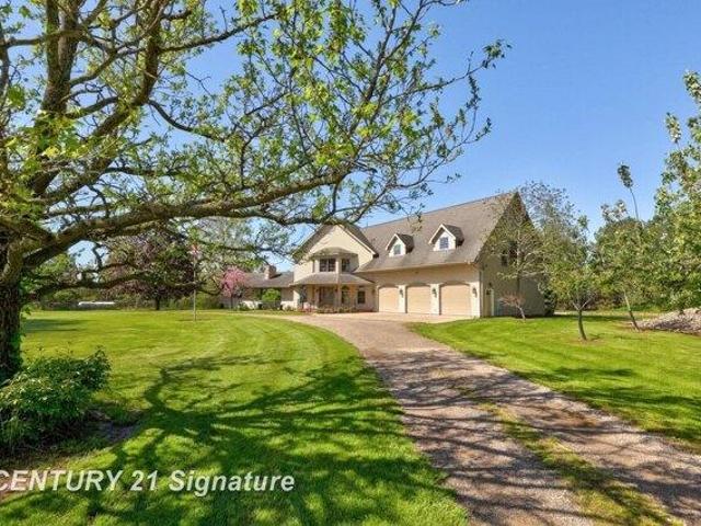 House for sale in Hemlock