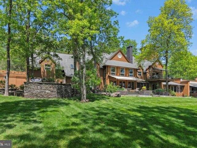 House for sale in Henryville
