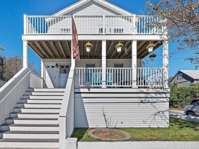 House for sale in Nantasket Beach, Hull