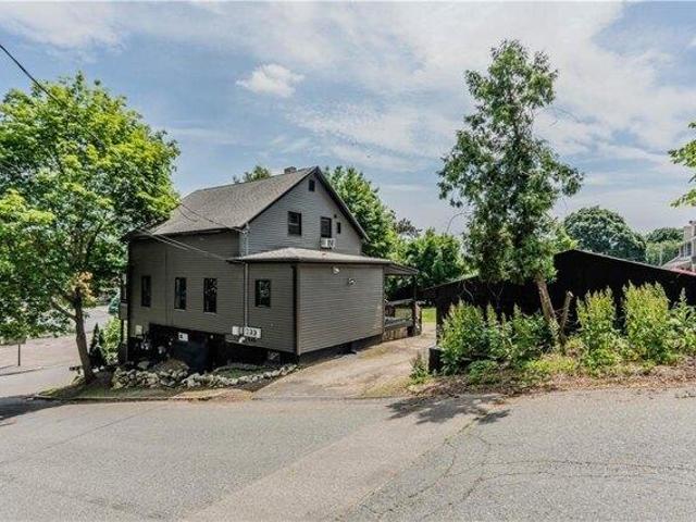 House for sale in Lincoln, Rhode Island