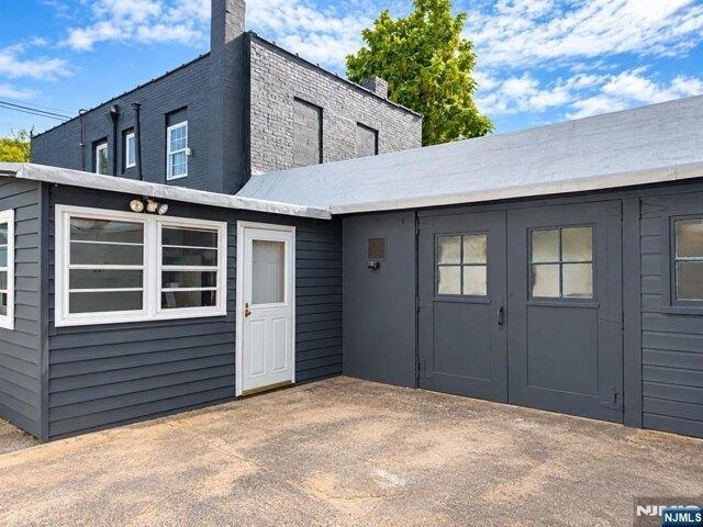 House for sale in Elizabeth, New Jersey