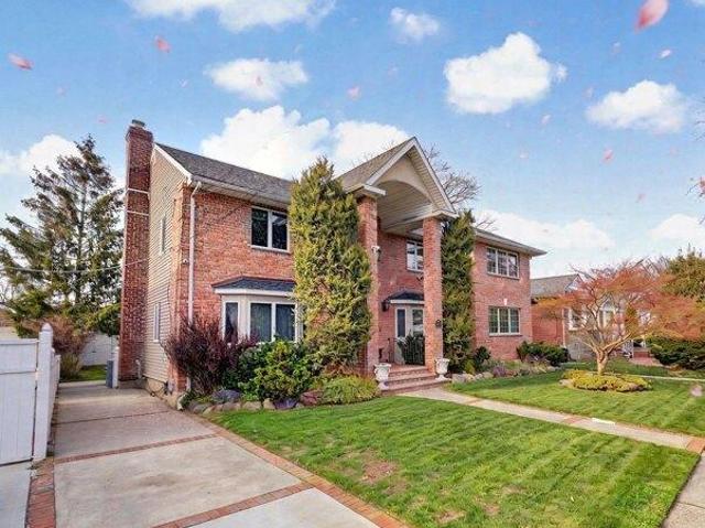 House for sale in Queens, Arverne