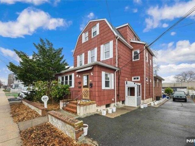 House for sale in Lyndhurst, New Jersey