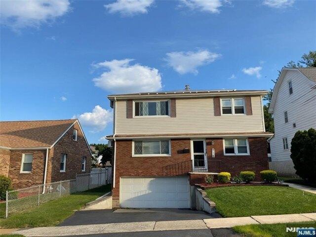 House for sale in Lyndhurst, New Jersey