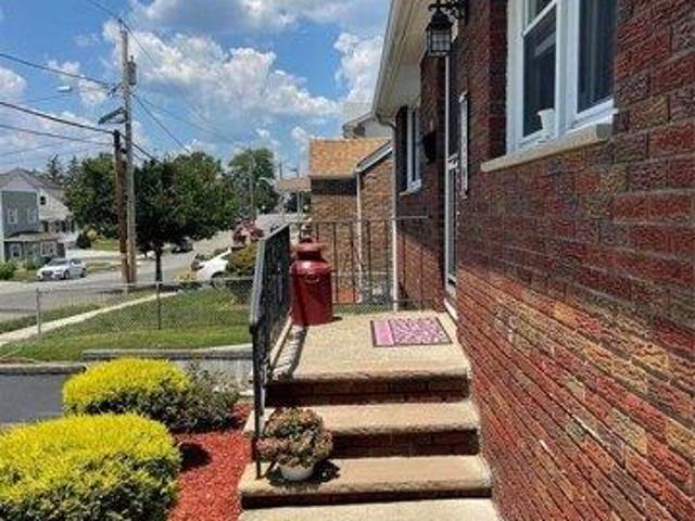 House for sale in Lyndhurst, New Jersey