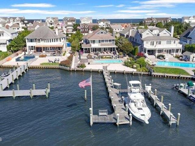 House for sale in Mantoloking, New Jersey