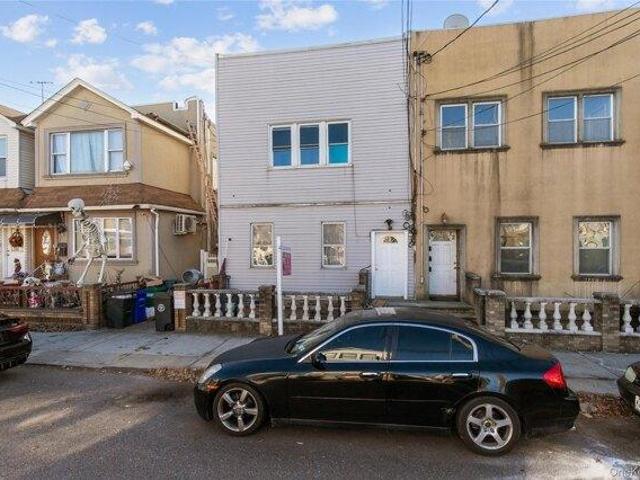 House for sale in Queens, Arverne