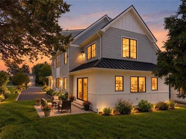 House for sale in Middletown, Newport County