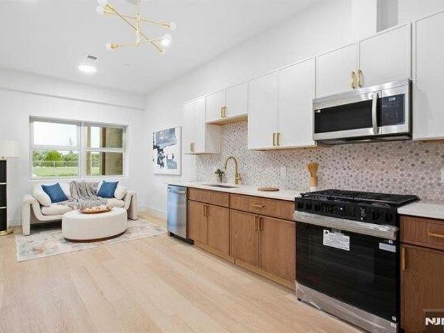 House for sale in Newark, Essex County
