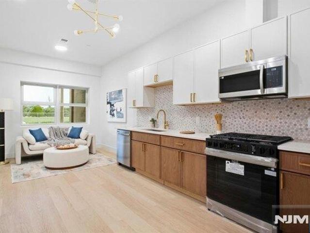 House for sale in Newark, Essex County