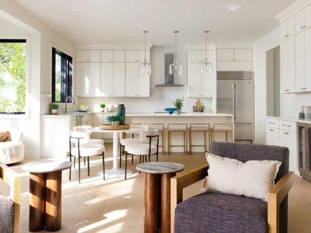 House for sale in West Newton, Newton