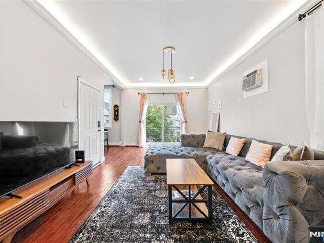 House for sale in Hudson, New Jersey