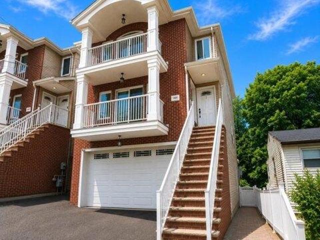 House for sale in Hudson, New Jersey