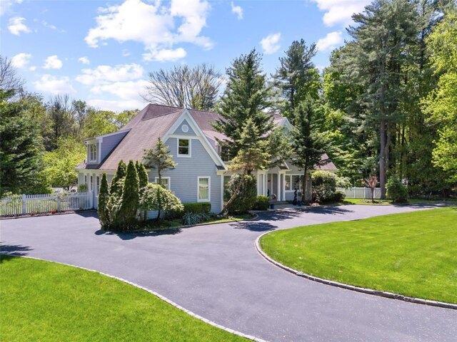 House for sale in Old Westbury