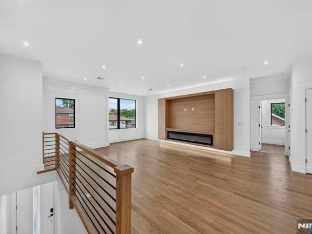 House for sale in Palisades Park, New Jersey