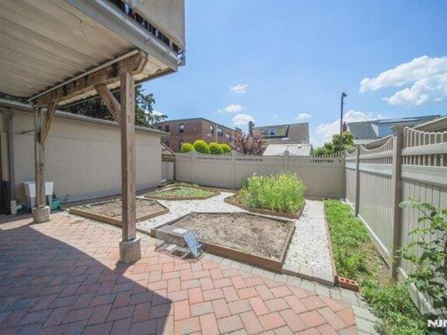 House for sale in Koreatown, Palisades Park