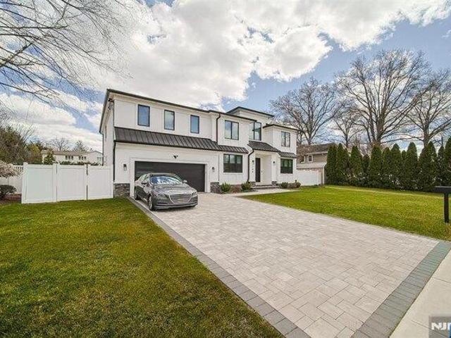 House for sale in Paramus, New Jersey