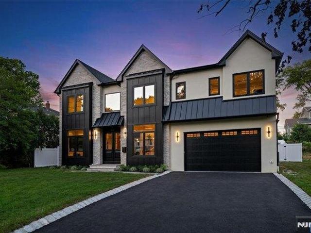 House for sale in Paramus, New Jersey