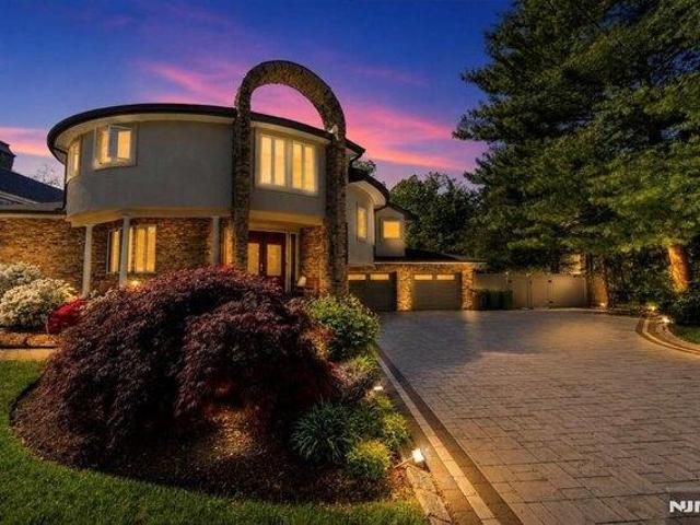 House for sale in Paramus, New Jersey