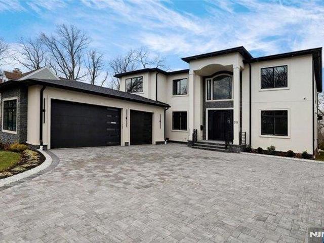 House for sale in Paramus, New Jersey