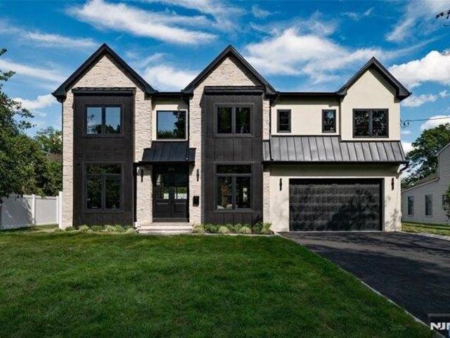 House for sale in Paramus, New Jersey