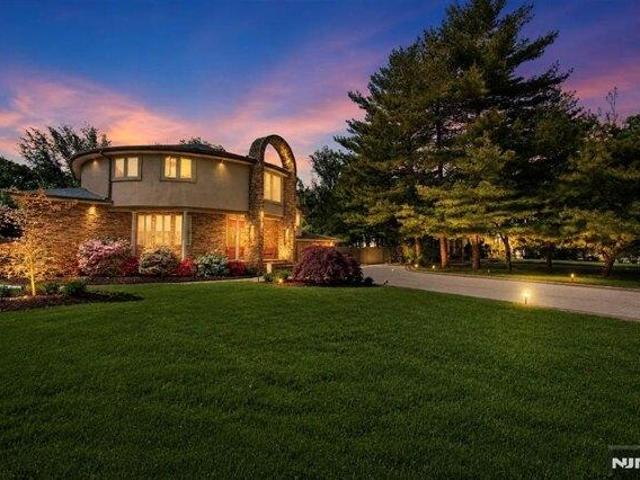 House for sale in Paramus, New Jersey