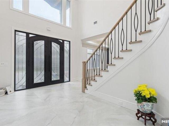 House for sale in Paramus, New Jersey