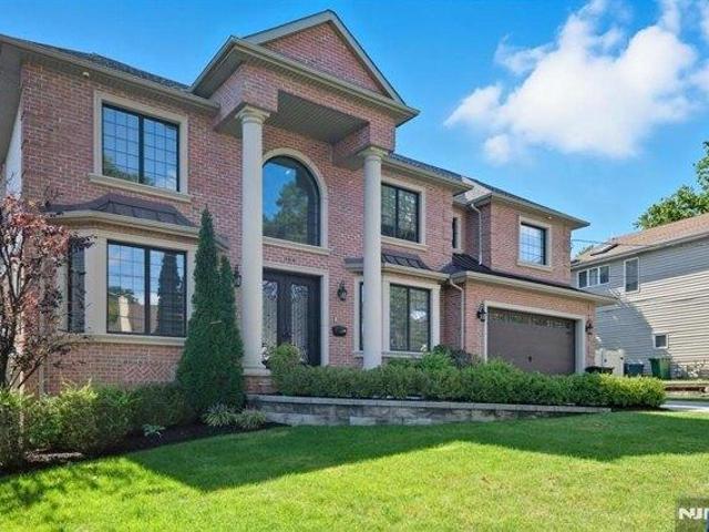 House for sale in Paramus, New Jersey