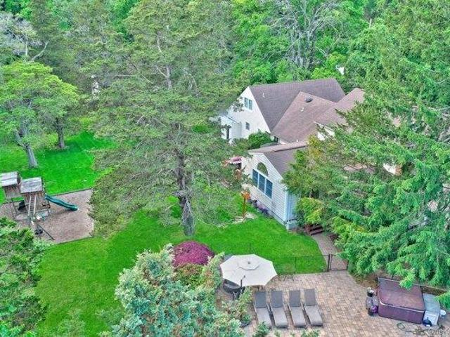 House for sale in Smithtown, New York