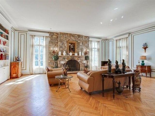 House for sale in Smithtown, New York
