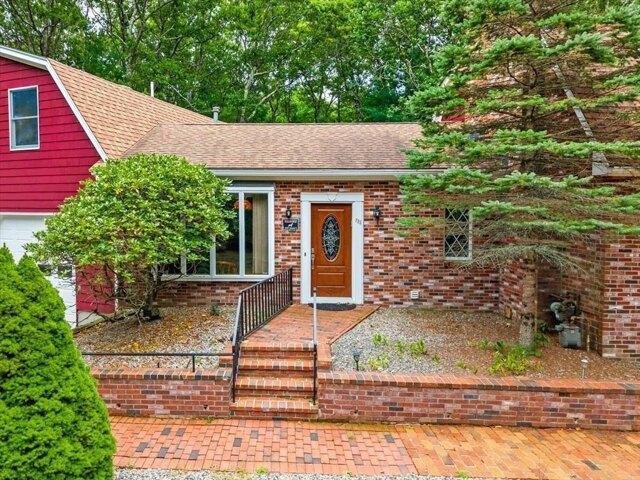 House for sale in Sharon, Norfolk County