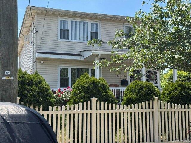 House for sale in Queens, Arverne